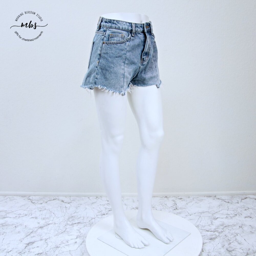 Urban Revivo High‎ Waist Raw Hem Distressed Wash Denim Shorts Blue Size 6